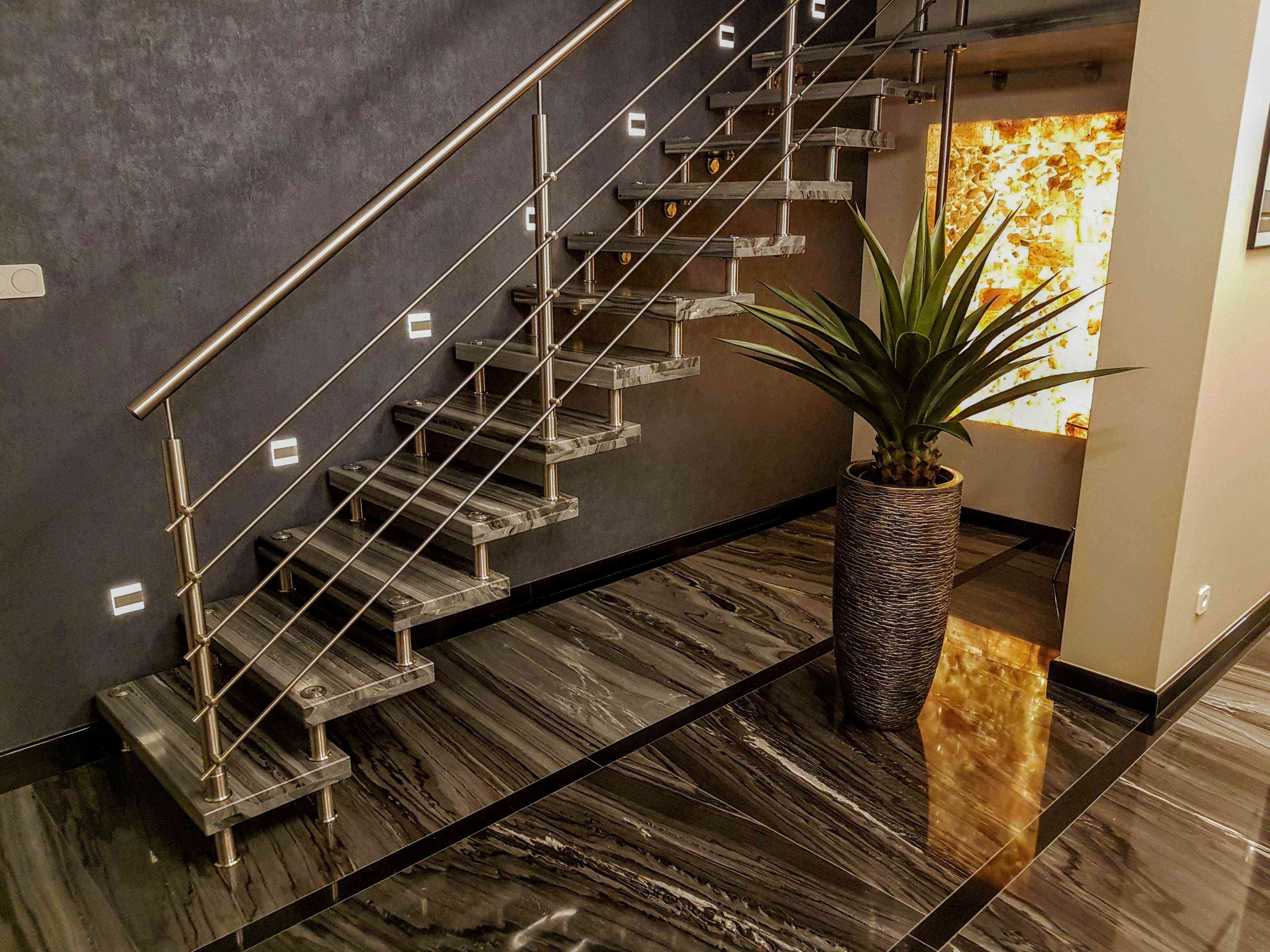 Schody z onyksu - Carrara Poznań